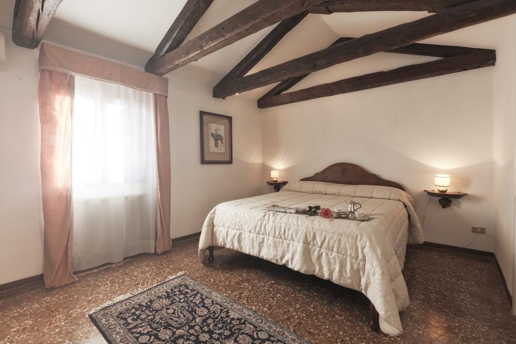 Апартаменты Palazzetto San Lio, Rialto Венеция Номер фото
